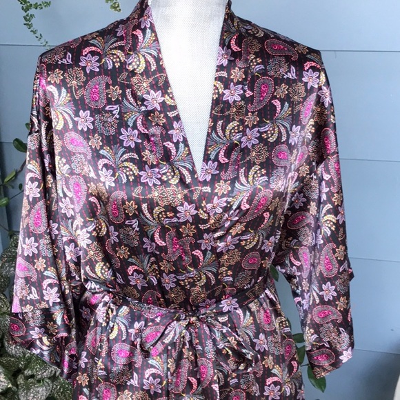 Robe - Picture 2 of 5